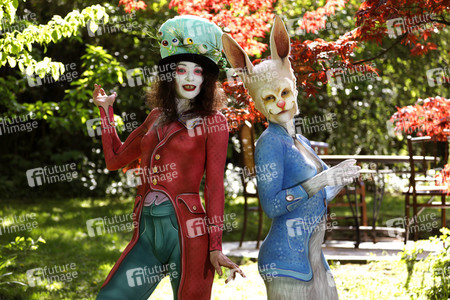GEEK ART: Alice im Wunderland / Alice in Wonderland Bodypainting
