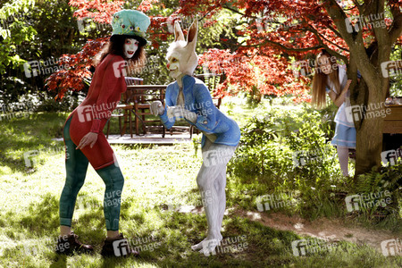 GEEK ART: Alice im Wunderland / Alice in Wonderland Bodypainting