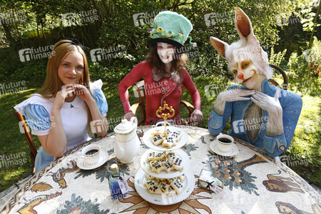 GEEK ART: Alice im Wunderland / Alice in Wonderland Bodypainting
