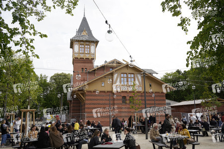 Eröffnung von Biergarten und neu gestalteter Außenanlagen des Eierhäuschens in Berlin
