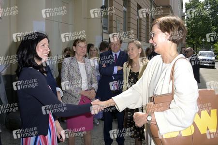 Schulbesuch von Prinz Edward und Bettina Stark-Watzinger in Berlin