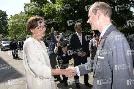 Schulbesuch von Prinz Edward und Bettina Stark-Watzinger in Berlin