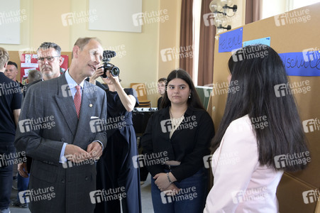 Schulbesuch von Prinz Edward und Bettina Stark-Watzinger in Berlin