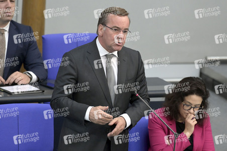 105. Sitzung des Deutschen Bundestages in Berlin