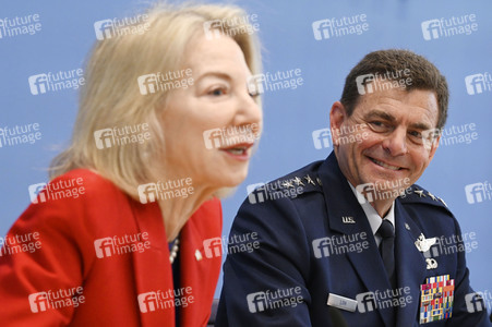 Bundespressekonferenz Air Defender in Berlin