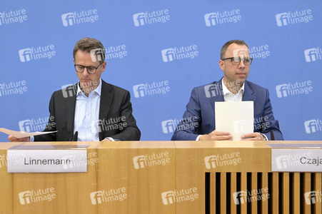 Bundespressekonferenz CDU-Programmkonvent in Berlin