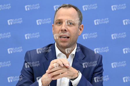 Bundespressekonferenz CDU-Programmkonvent in Berlin