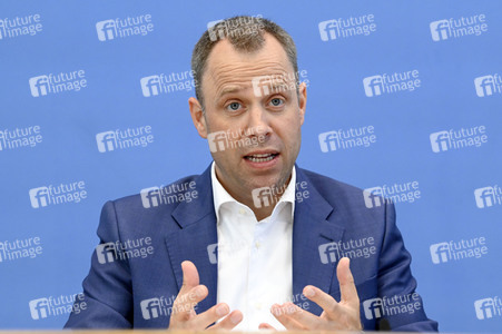 Bundespressekonferenz CDU-Programmkonvent in Berlin