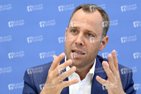 Bundespressekonferenz CDU-Programmkonvent in Berlin