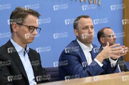 Bundespressekonferenz CDU-Programmkonvent in Berlin