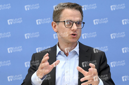 Bundespressekonferenz CDU-Programmkonvent in Berlin