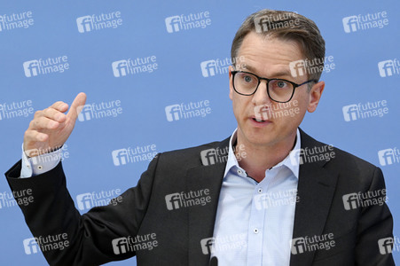 Bundespressekonferenz CDU-Programmkonvent in Berlin