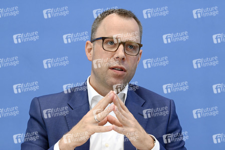 Bundespressekonferenz CDU-Programmkonvent in Berlin