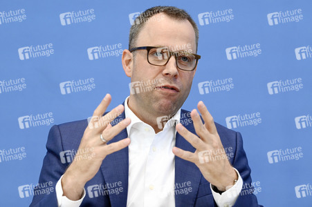 Bundespressekonferenz CDU-Programmkonvent in Berlin