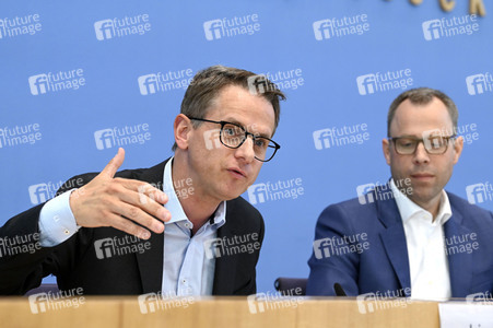 Bundespressekonferenz CDU-Programmkonvent in Berlin
