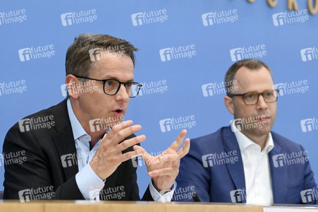 Bundespressekonferenz CDU-Programmkonvent in Berlin