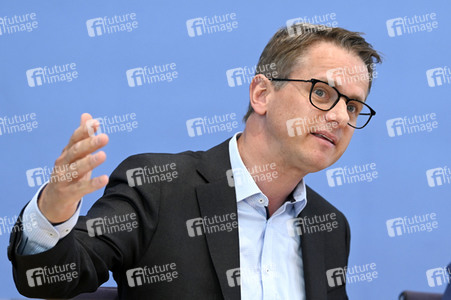 Bundespressekonferenz CDU-Programmkonvent in Berlin