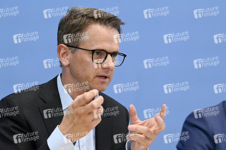 Bundespressekonferenz CDU-Programmkonvent in Berlin