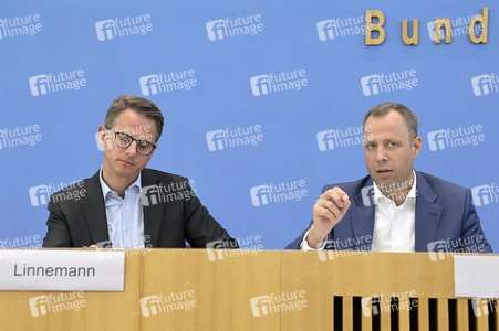 Bundespressekonferenz CDU-Programmkonvent in Berlin
