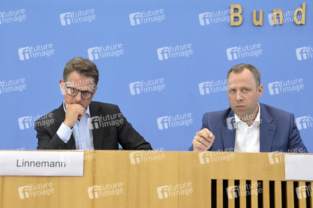 Bundespressekonferenz CDU-Programmkonvent in Berlin