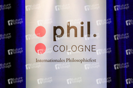 Mona Neubaur und Stephan Grünewald auf der phil.Cologne 2023 in Köln