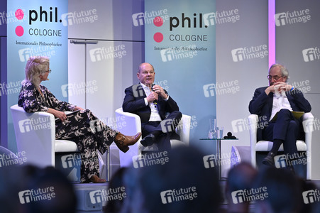 Axel Honneth und Olaf Scholz auf der phil.Cologne 2023 in Köln