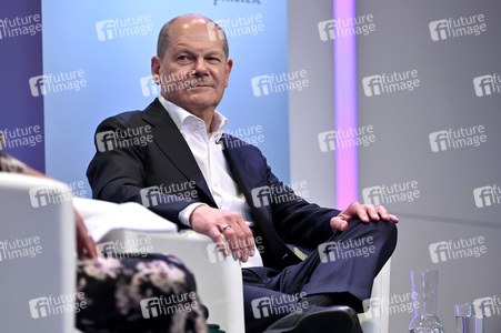 Axel Honneth und Olaf Scholz auf der phil.Cologne 2023 in Köln