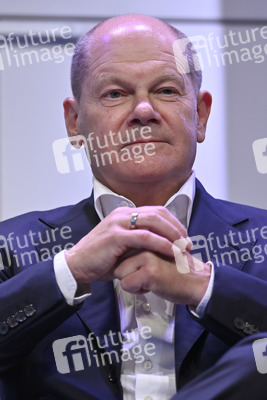 Axel Honneth und Olaf Scholz auf der phil.Cologne 2023 in Köln