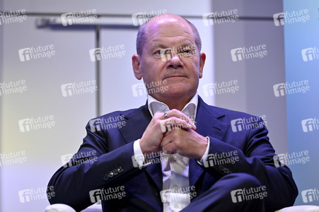 Axel Honneth und Olaf Scholz auf der phil.Cologne 2023 in Köln