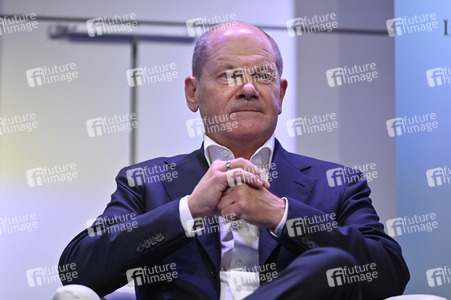 Axel Honneth und Olaf Scholz auf der phil.Cologne 2023 in Köln