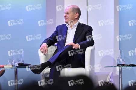 Axel Honneth und Olaf Scholz auf der phil.Cologne 2023 in Köln