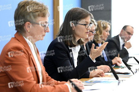 Bundespressekonferenz Gutachten 'Gesund leben auf einer gesunden Erde' in Berlin