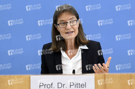 Bundespressekonferenz Gutachten 'Gesund leben auf einer gesunden Erde' in Berlin