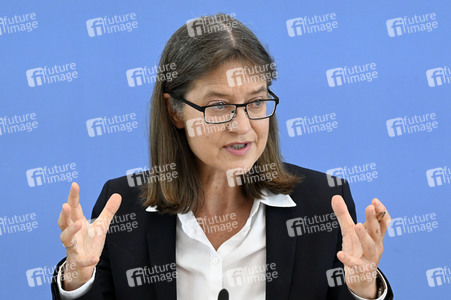 Bundespressekonferenz Gutachten 'Gesund leben auf einer gesunden Erde' in Berlin