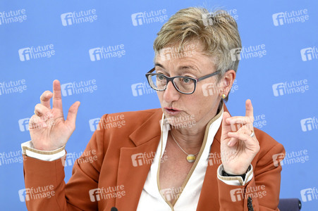 Bundespressekonferenz Gutachten 'Gesund leben auf einer gesunden Erde' in Berlin