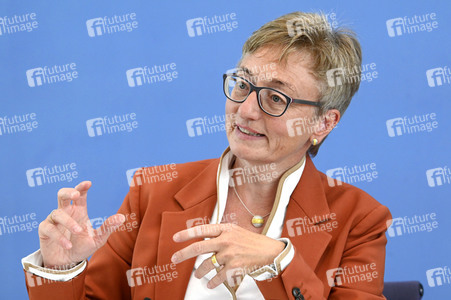 Bundespressekonferenz Gutachten 'Gesund leben auf einer gesunden Erde' in Berlin