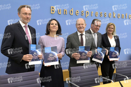 Bundespressekonferenz Vorstellung der Nationalen Sicherheitsstrategie in Berlin
