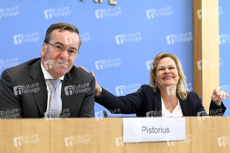 Bundespressekonferenz Vorstellung der Nationalen Sicherheitsstrategie in Berlin