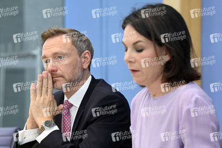 Bundespressekonferenz Vorstellung der Nationalen Sicherheitsstrategie in Berlin