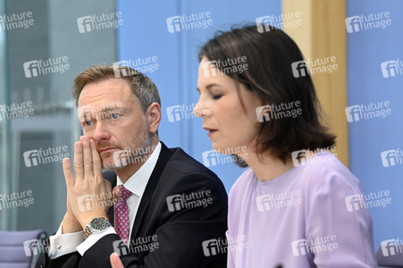 Bundespressekonferenz Vorstellung der Nationalen Sicherheitsstrategie in Berlin