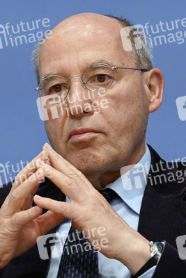 Bundespressekonferenz Wahlrechtsform - Kritik und rechtliche Schritte der Linken in Berlin