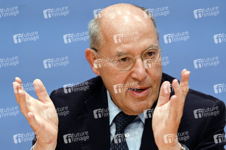 Bundespressekonferenz Wahlrechtsform - Kritik und rechtliche Schritte der Linken in Berlin