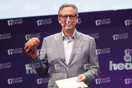 Verleihung des Frontier Award an Michael J. Fox in München