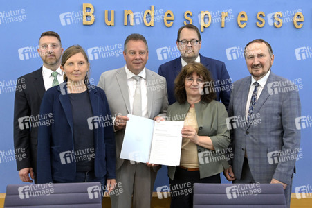 Bundespressekonferenz Jahresbericht 2022 des Petitionsausschusses in Berlin