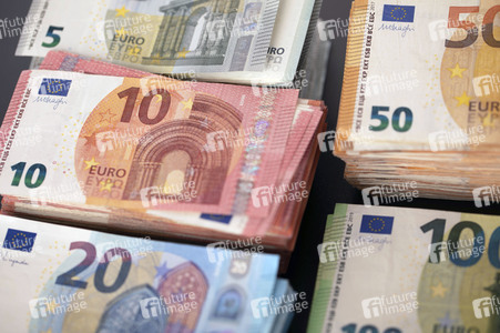Symbolfoto Bargeld