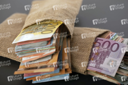Symbolfoto Bargeld