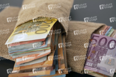 Symbolfoto Bargeld