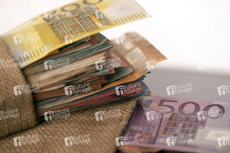 Symbolfoto Bargeld