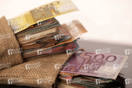 Symbolfoto Bargeld