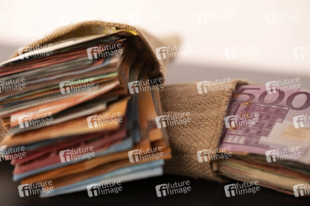 Symbolfoto Bargeld